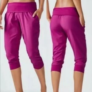 Fabletics Labaree Womens Capri Joggers Sz L